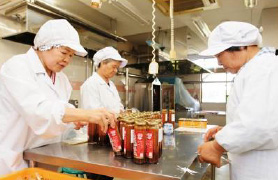 さつまいもプリン製造の様子